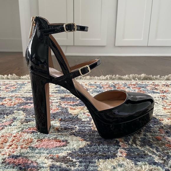 Jessica Simpson Black Platform Heels - Picture 5 of 7